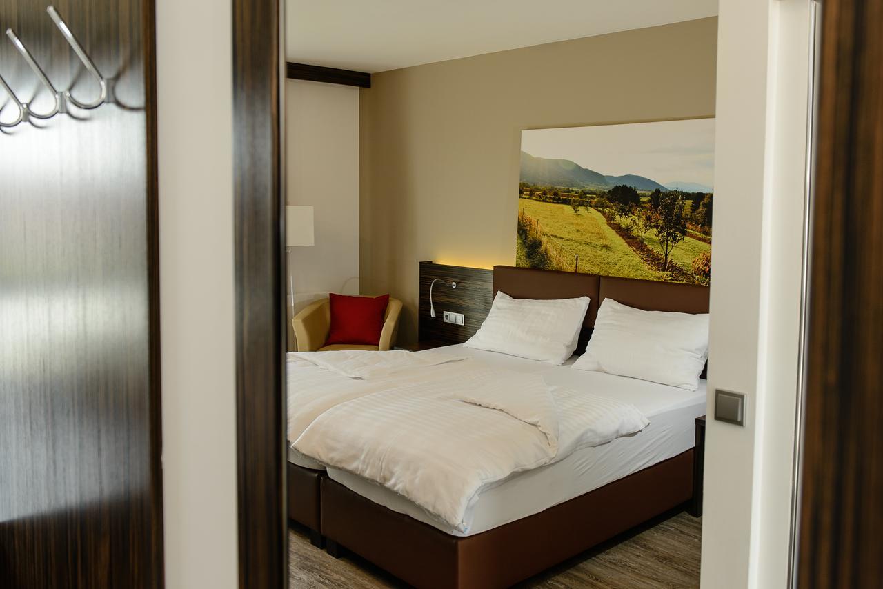 Dorfmeister Business Hotel B&B Weikersdorf am Steinfelde Chambre photo