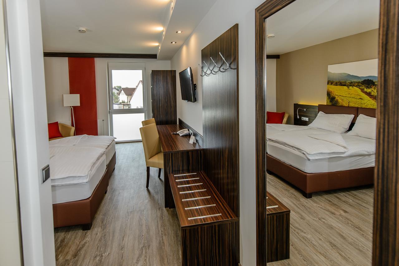 Dorfmeister Business Hotel B&B Weikersdorf am Steinfelde Chambre photo